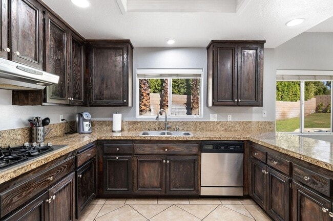 Building Photo - Pool Home in Palm Desert