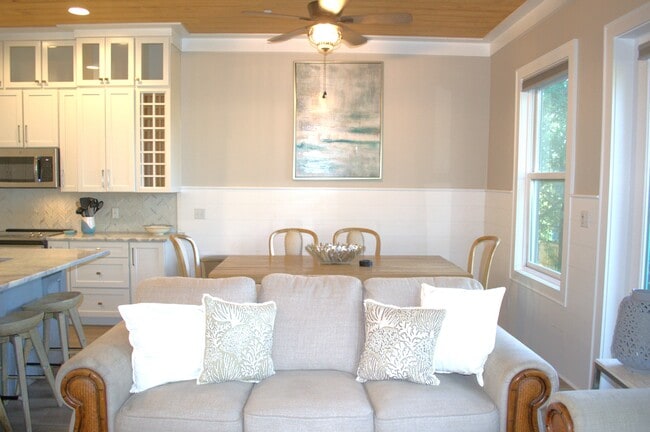 Building Photo - 2350 W County Hwy 30A