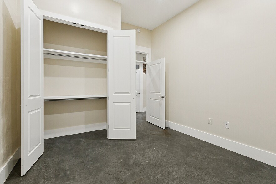 Building Photo - 137 Carondelet St