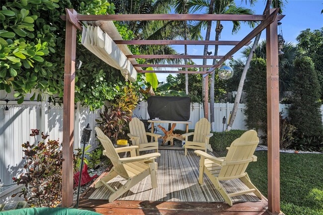 Building Photo - 9181 Byron Ave