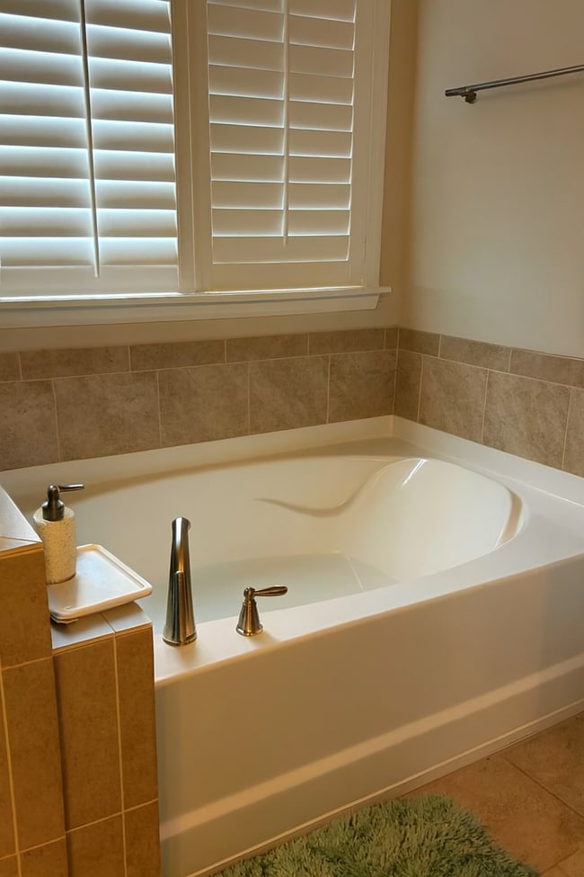 Building Photo - 850 New Derby Ln