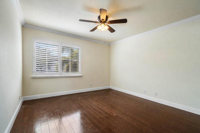 Building Photo - 8429 Cocoplum Sound Ln