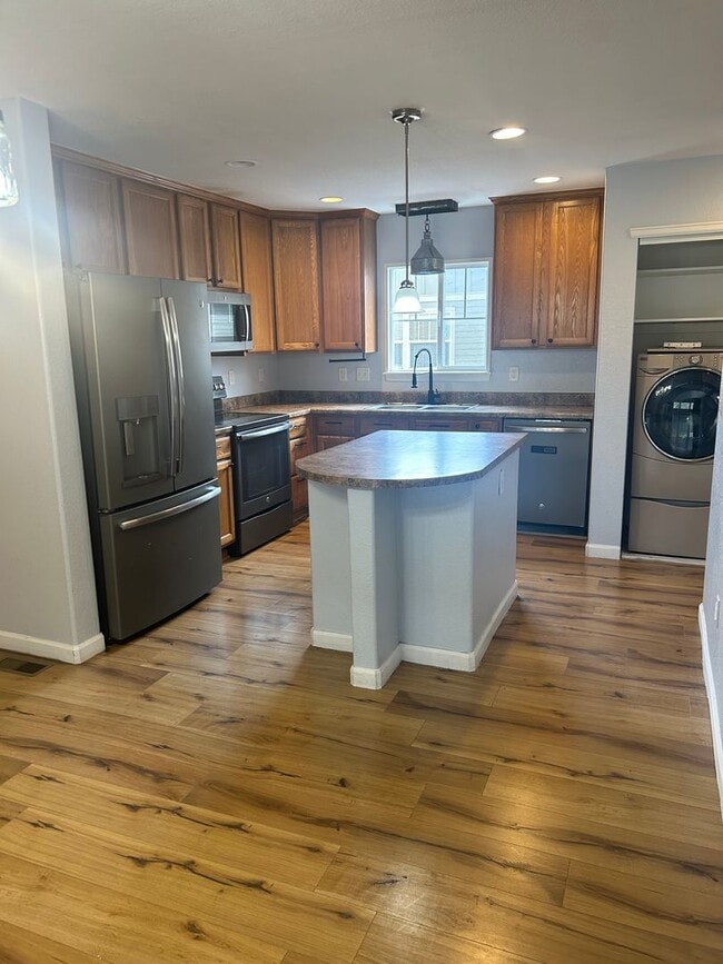 Building Photo - Price Reduced! 3 bed / 3 bath Townhome / Morgan's Run at the Meadows