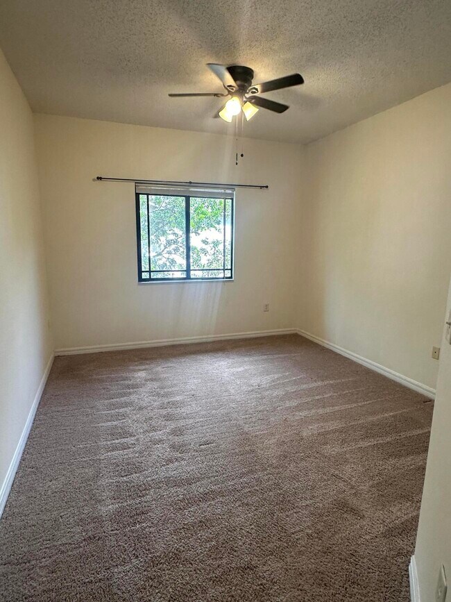 Building Photo - 3020 Alcazar Pl