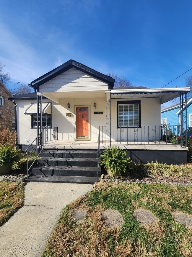 Primary Photo - Chapel Hill / 3br House on N. Graham St AVAILABLE NOW