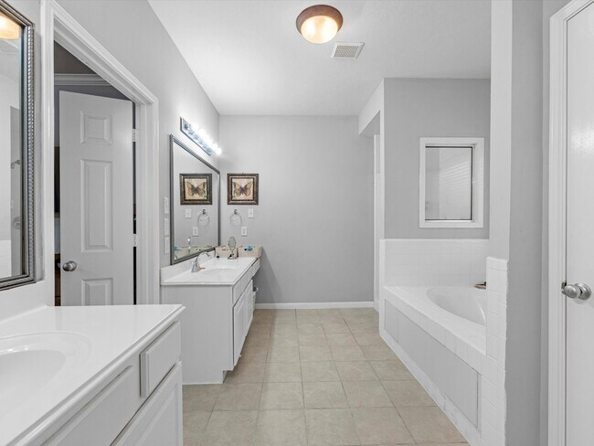 Building Photo - 2507 Stonebury Ln