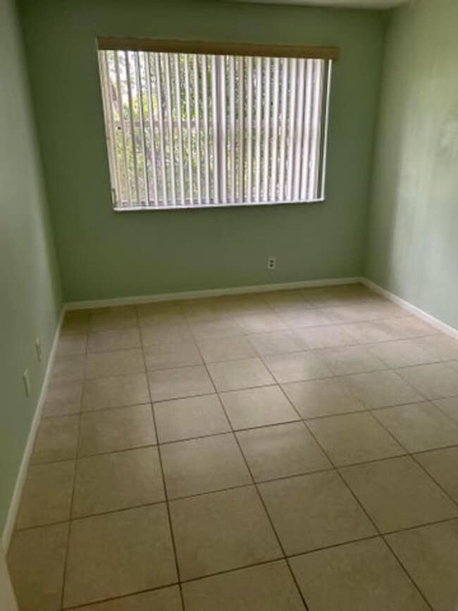 Building Photo - 8781 Wiles Rd
