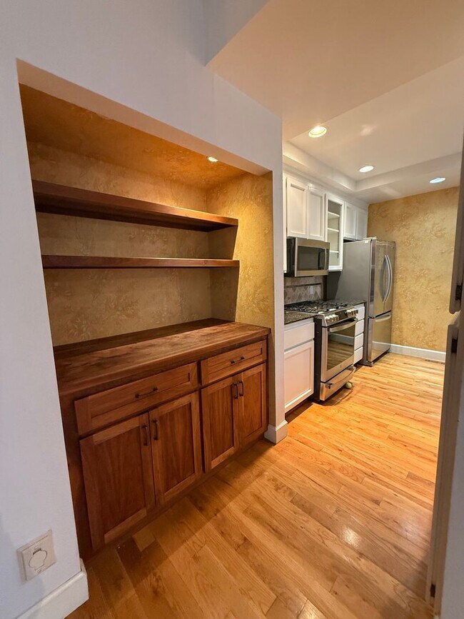 Building Photo - Santa Cruz Townhome Near UCSC! $500 off 1st month!