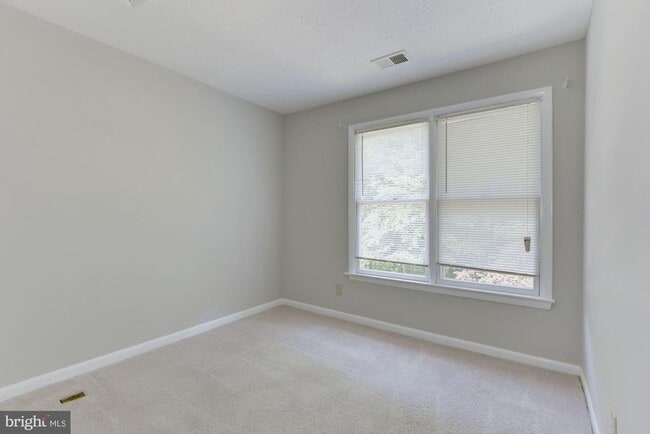 Building Photo - 1605 Oak Spring Way