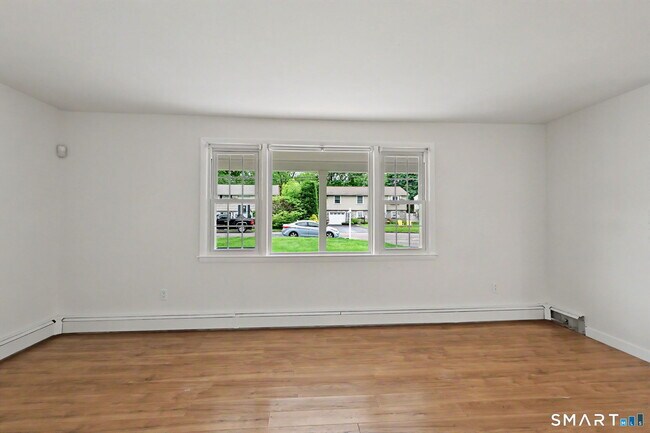 Building Photo - 44 Barmore Dr W