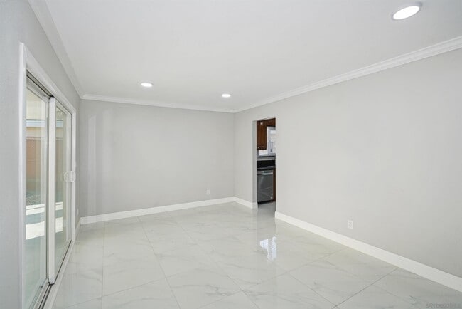 Building Photo - 7684 Meadowbrook Ct