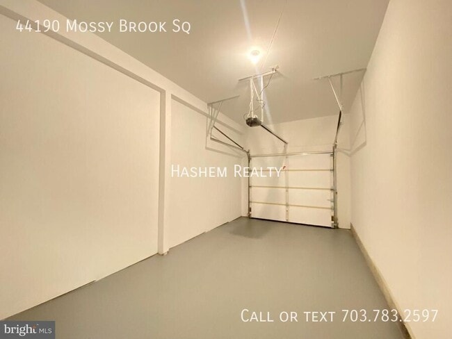Building Photo - 44190 Mossy Brook Square