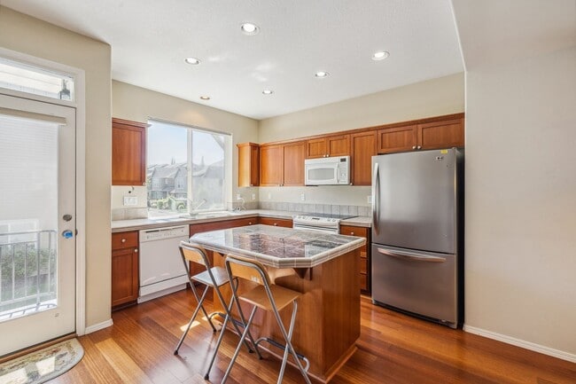 Building Photo - 16884 NW Shadow Hills Ln