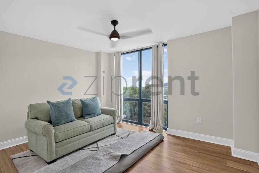Building Photo - Unit 906