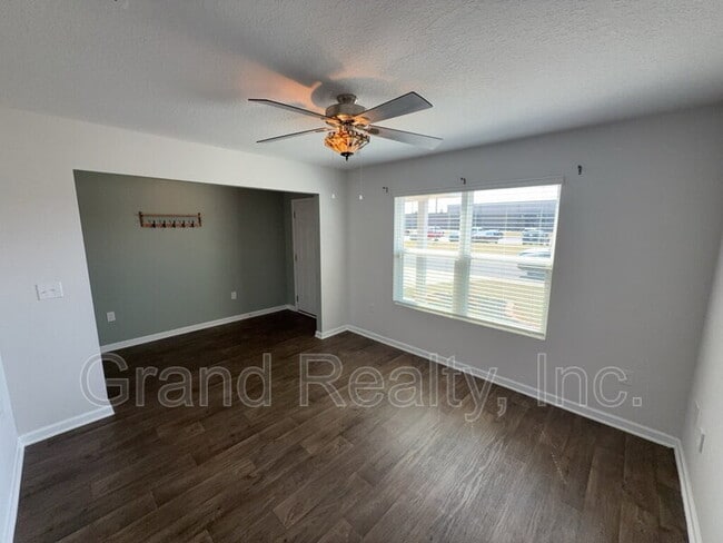 Building Photo - 5520 Lancelot Trl