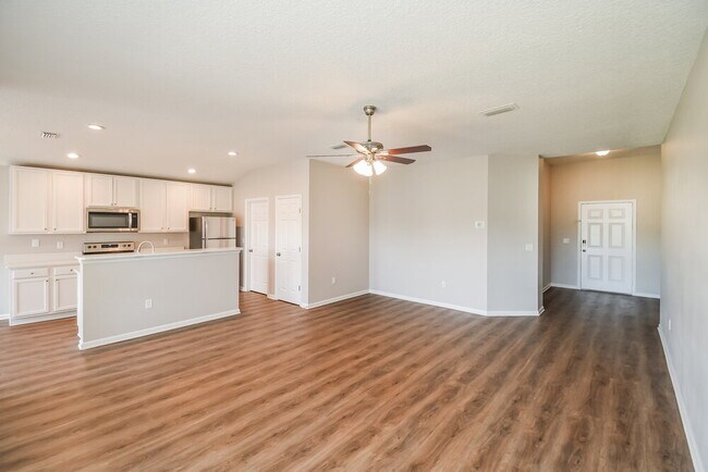 Building Photo - 9287 Hawkeye Dr