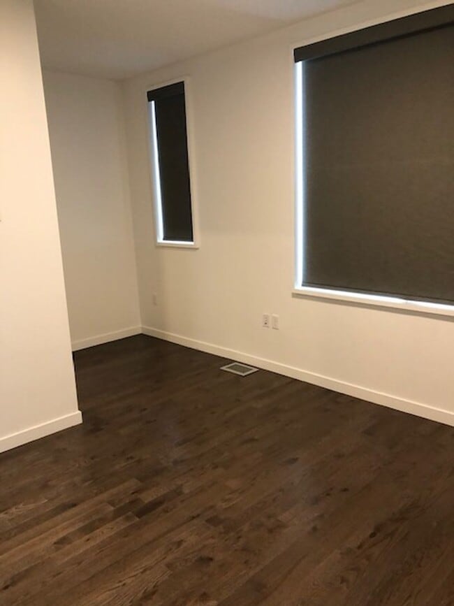 Building Photo - 2 Bedroom Condo in the Confluence!