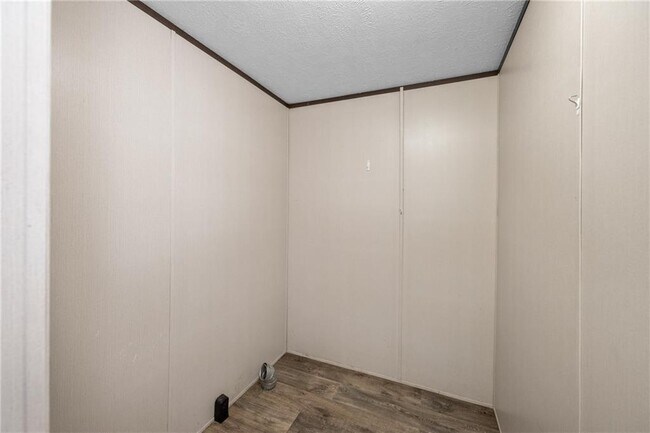 Building Photo - 6550 Oak Grove Rd