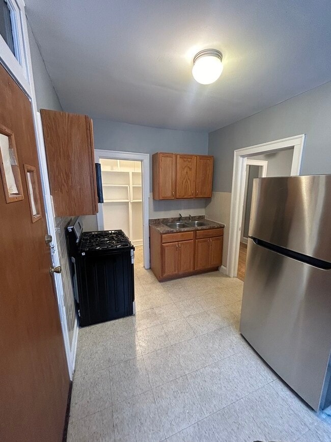 Building Photo - 7111 S Emerald Ave