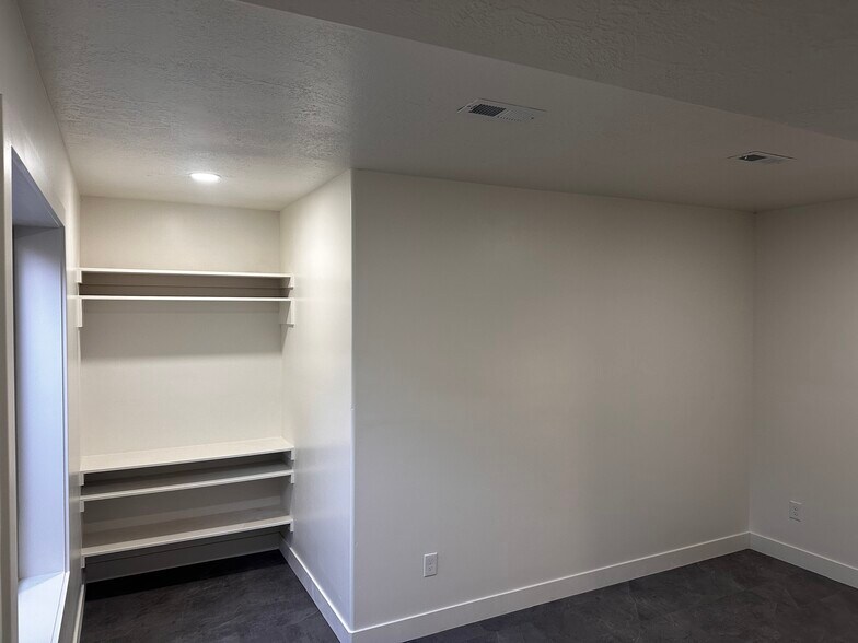 Building Photo - 9476 N Timpanogos Cv