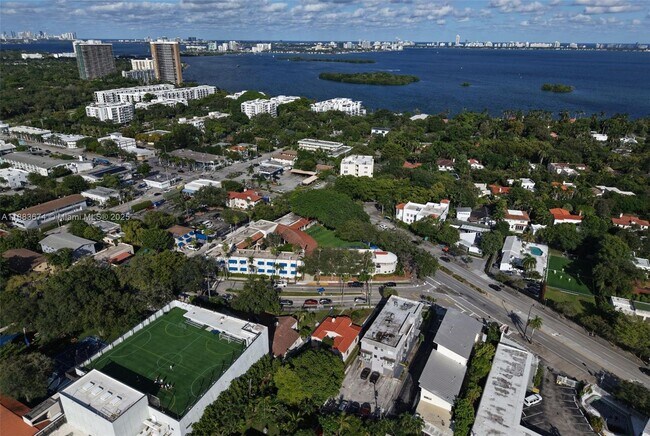 Building Photo - 5938 NE 5th Ave