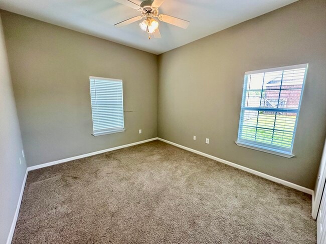 Building Photo - 496 Tropical Way