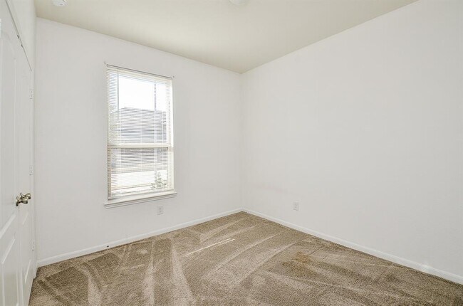 Building Photo - 25410 Champion Ridge Ct
