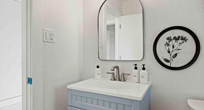 Building Photo - 209 Angelfish Ave.