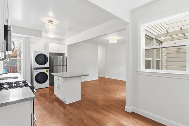 Building Photo - Lovely 2 Bed, 1 Bath Haight Ashbury Flat