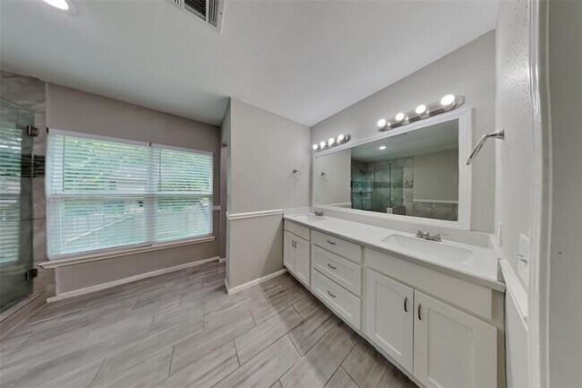 Building Photo - 9219 Palm Shores Dr