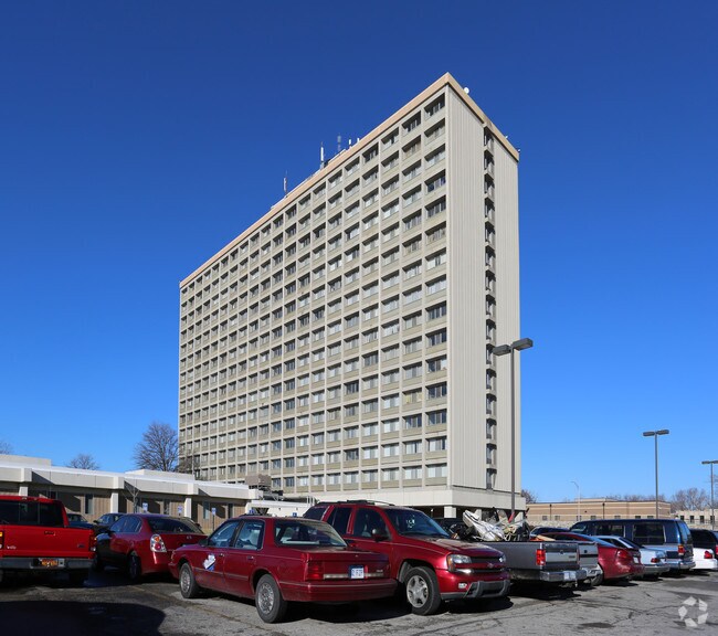 Primary Photo - Wyandotte Towers