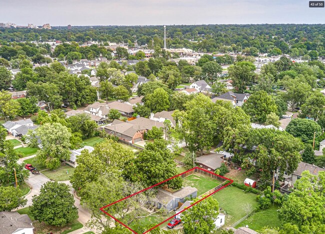 Building Photo - 2 Bed | 2 Bath in Midtown!