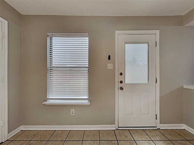 Building Photo - 8110 Stagewood Dr