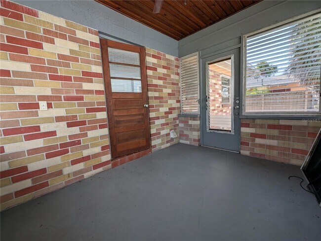 Building Photo - 208 12th Ave N