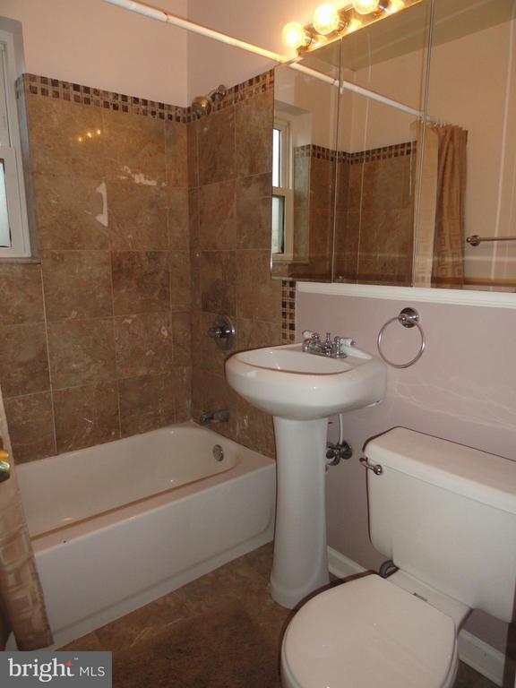 Building Photo - 3045 Patrick Henry Dr