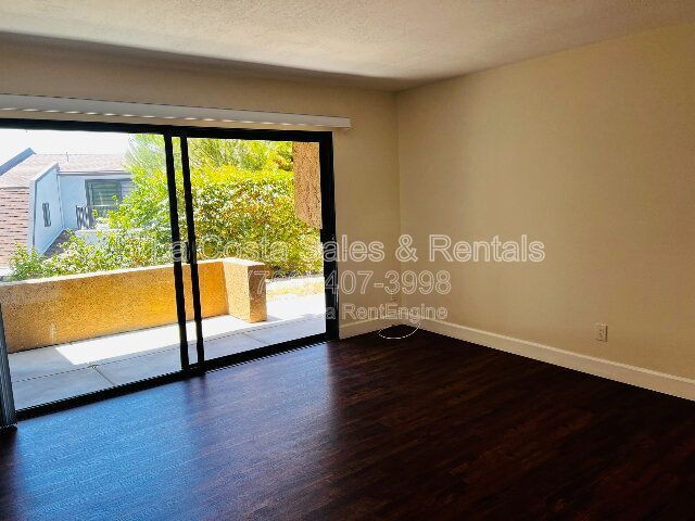Building Photo - 2204 Plaza De Las Flores Plz