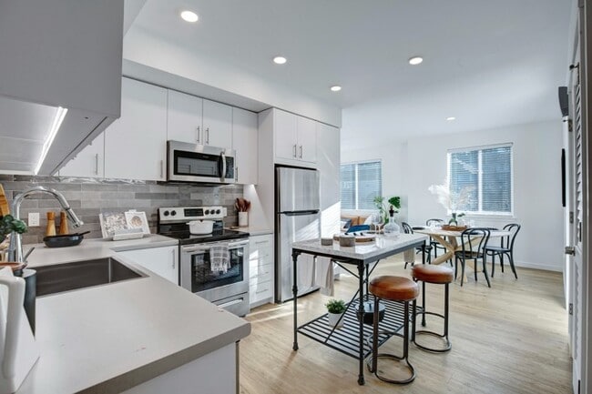 Building Photo - Martingale Apartments