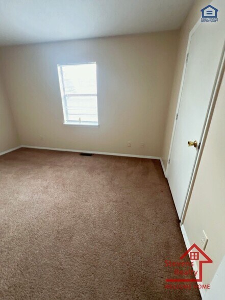 Building Photo - 402 Peek Dr