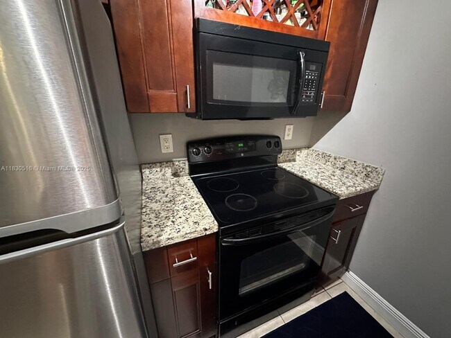 Building Photo - 2841 N Oakland Forest Dr