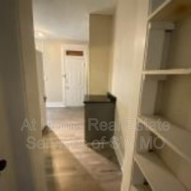 Building Photo - 640 S Grant Ave