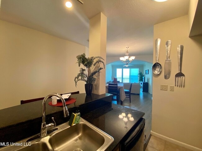 Building Photo - 2228 Beach Dr