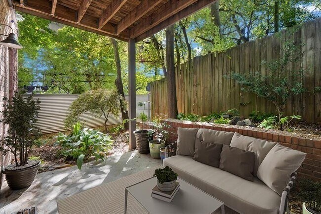 Building Photo - 5 Krog St NE