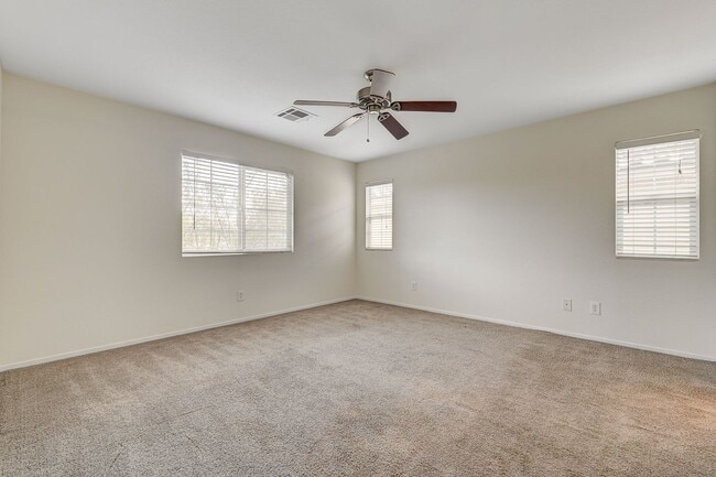 Building Photo - *MOUNTAINS EDGE 3 BED 2.5 BATH * COMMUNITY POOL, FITNESS CENTER, AND SPA *