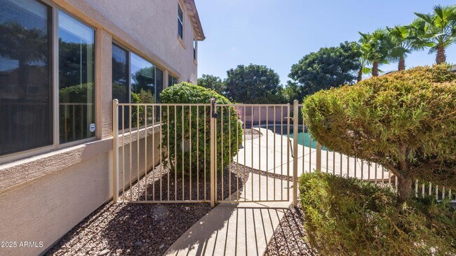 Building Photo - 18546 E Oak Hill Ln