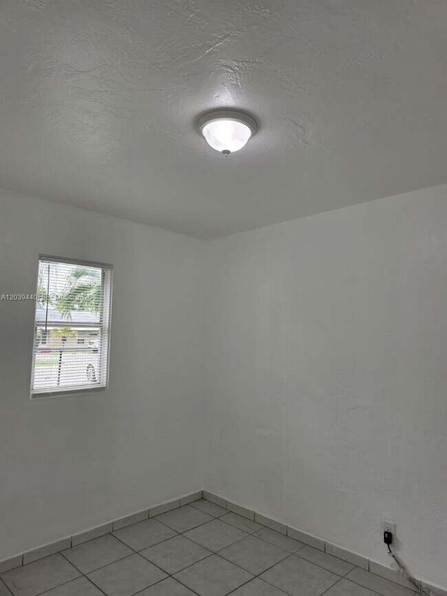 Building Photo - 1844 Taft St
