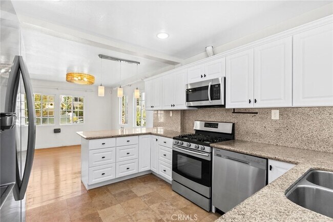 Building Photo - 1205 Manzanita Ln
