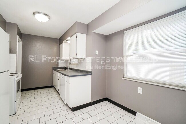 Building Photo - 1422 Weldon Ave