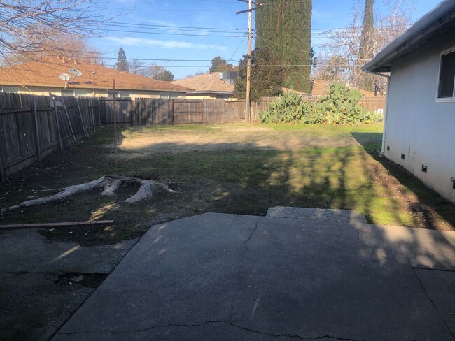 Building Photo - 3 Bedroom 2 Bath 1/2 Plex in Rancho Cordov...