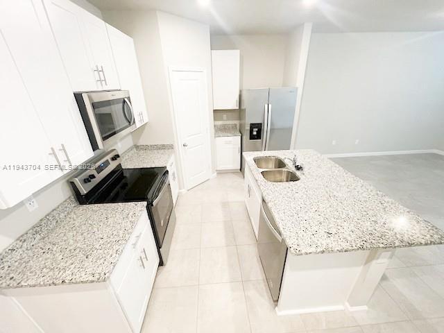 Building Photo - 3939 SE Mentmore Ln