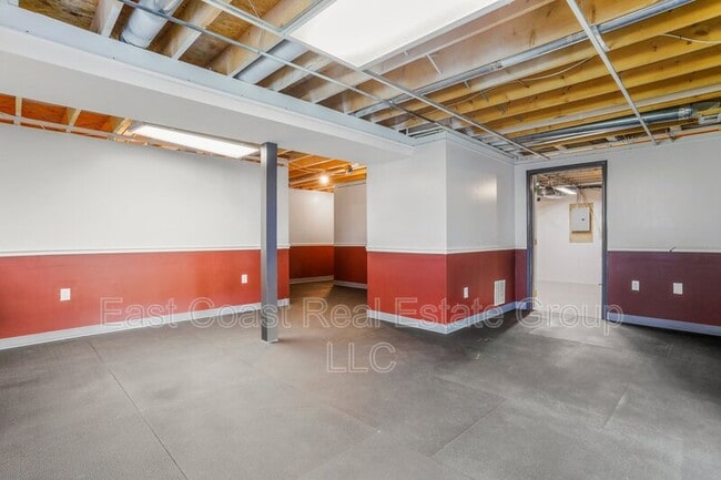 Building Photo - 77 Grassy Meadow Rd